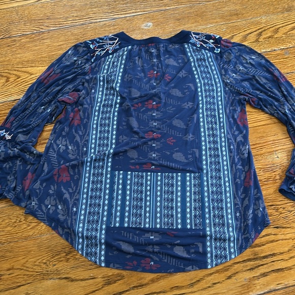 Lucky Brand mixed print boho top. Embroidery on sleeves and shoulders. Small. - Picture 11 of 11